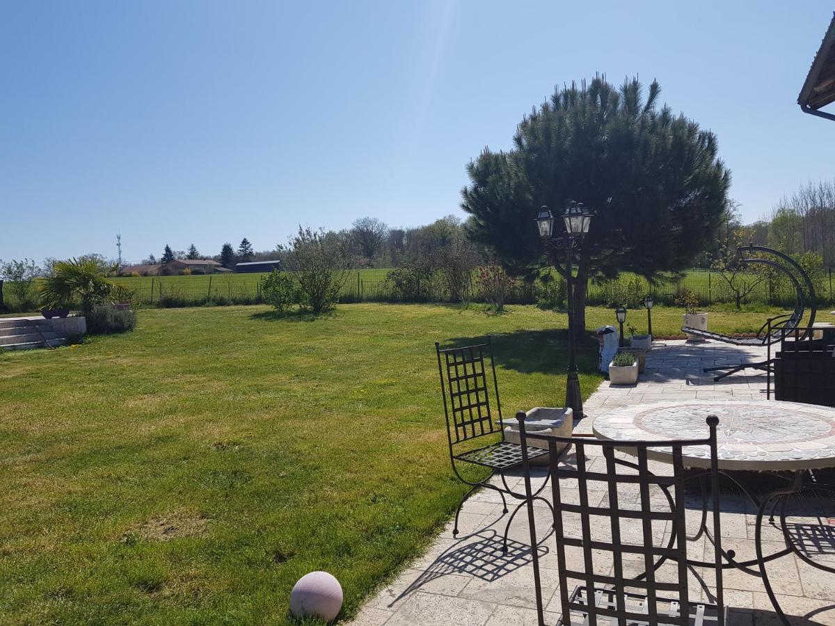 La Providence Hotel Illiat Екстериор снимка